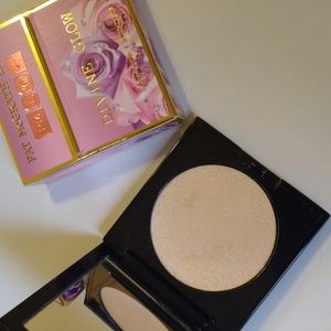 Pat McGrath divine glow highlighter lunar allure